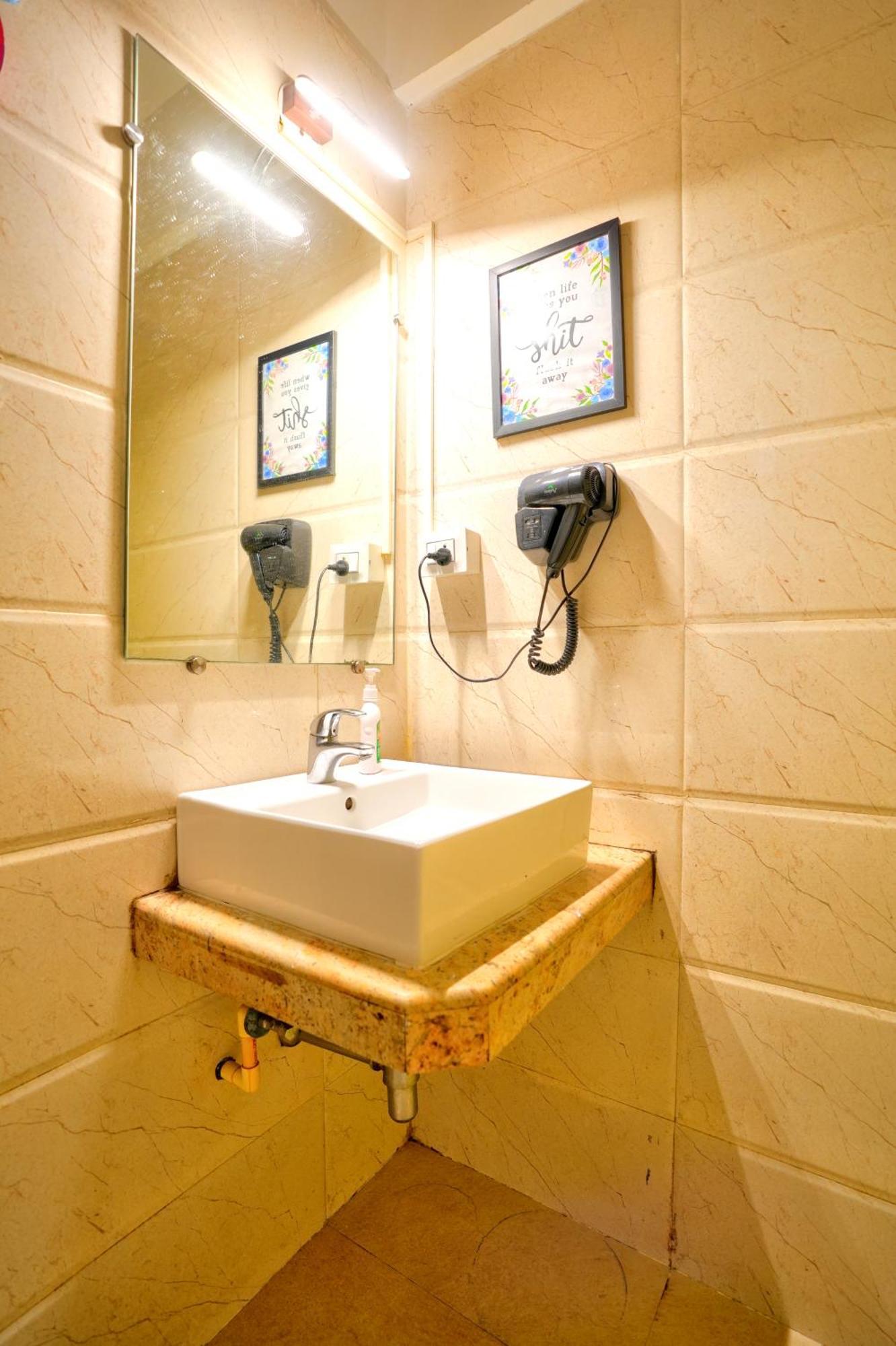 Luxurious Nirvana Apartments Vagator Luaran gambar